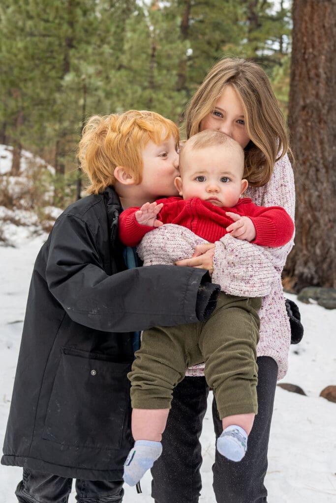Family photo session of grandparents and grandchildren at Galenda Creek Park